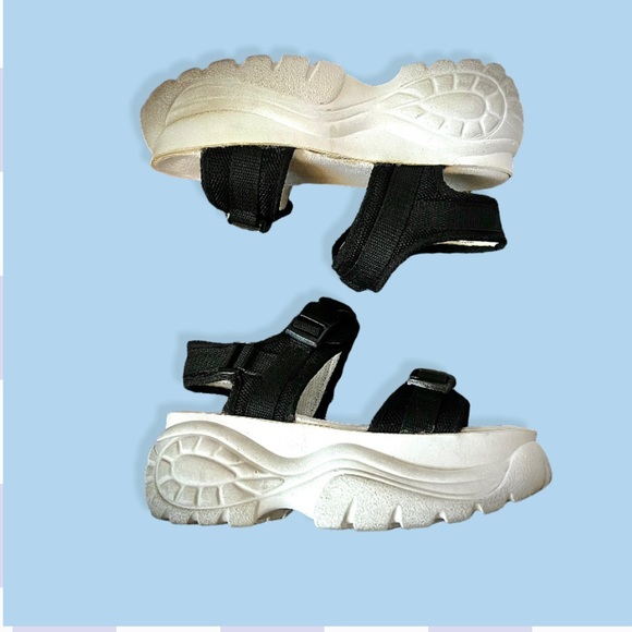 Urban Outfitters Sandals Platform Black White Velcro Strap Size 6 Chunky Y2K - Picture 9 of 10